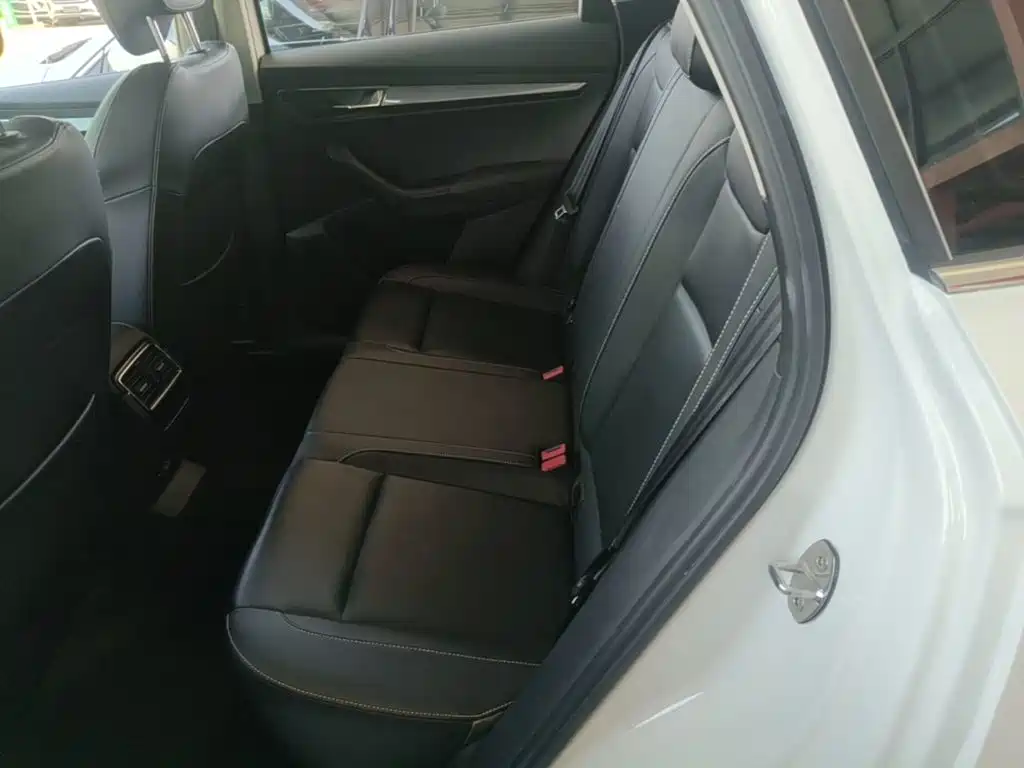 Skoda Karoq — миниатюра 17