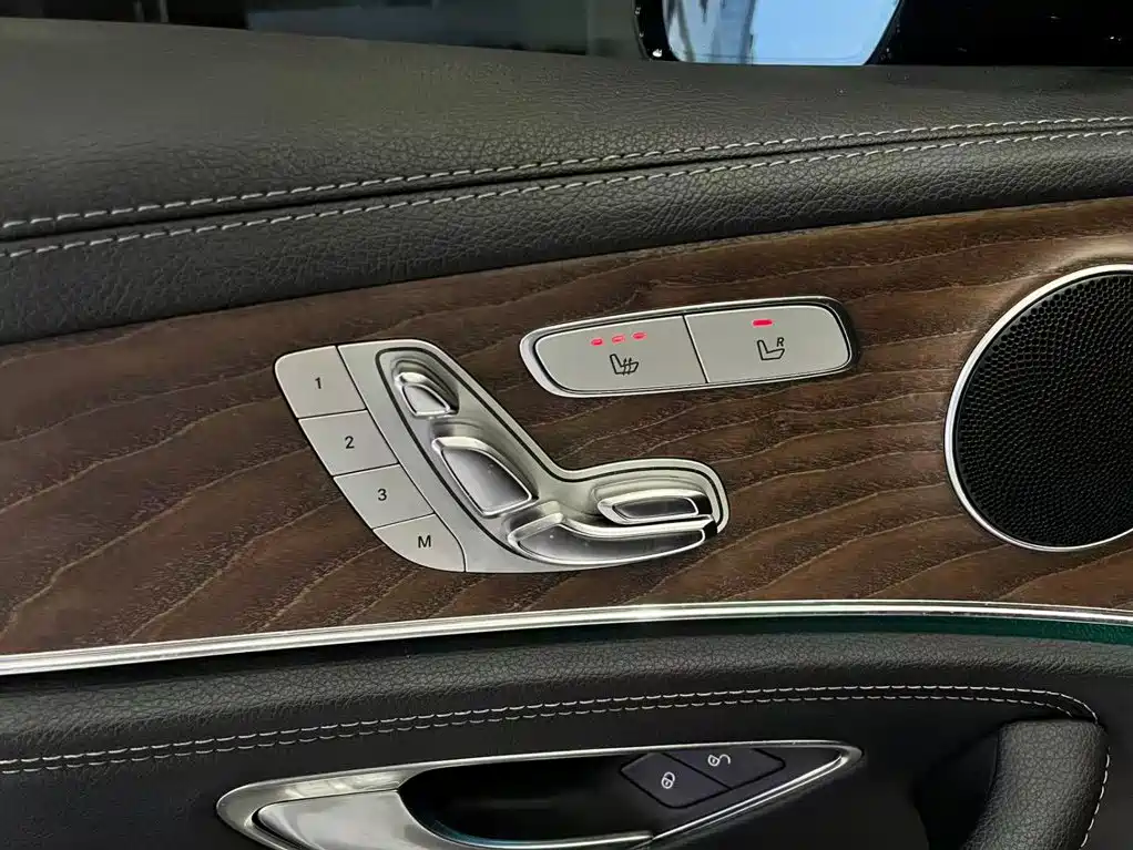 Mercedes-Benz E-Class — миниатюра 12