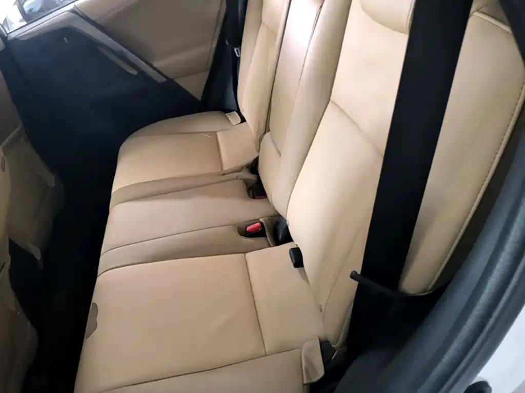Toyota RAV4 — миниатюра 17