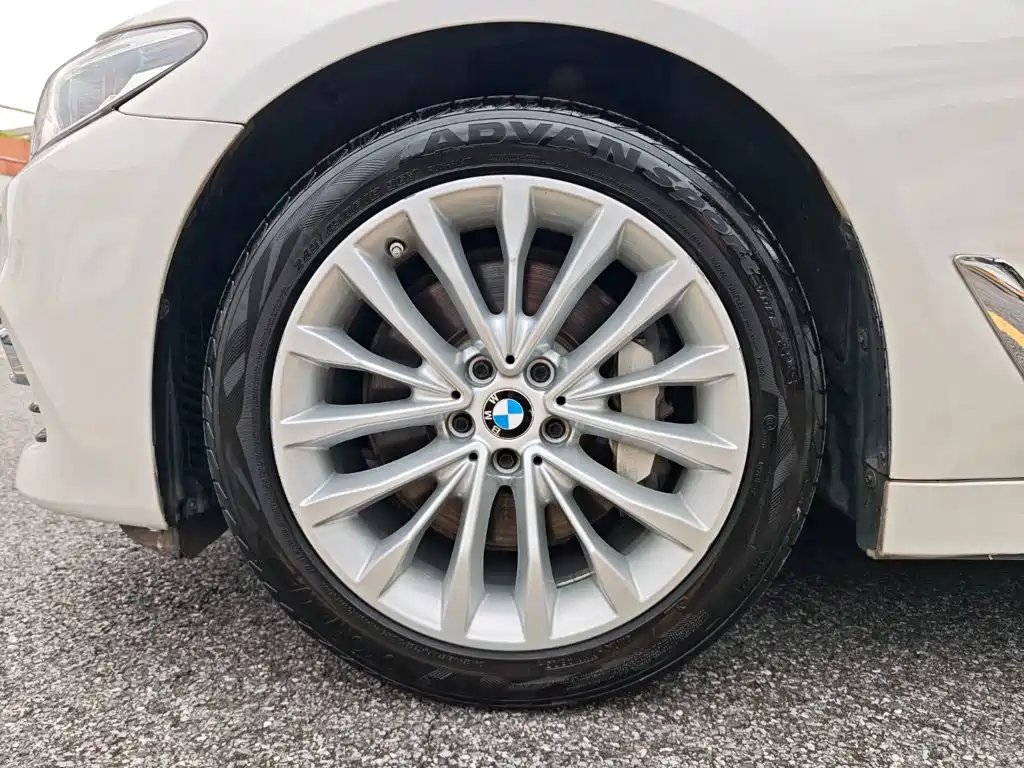 BMW 5 Series — миниатюра 28