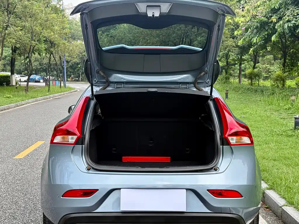 Volvo V40 — миниатюра 18