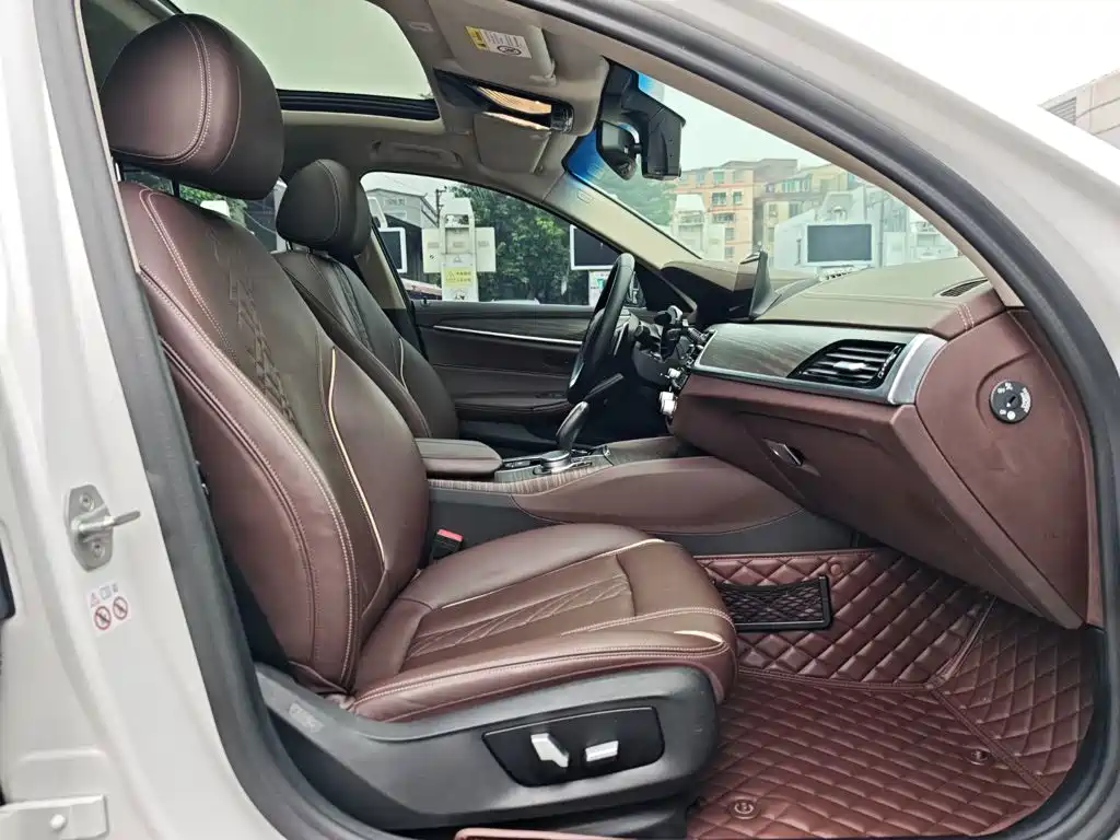 BMW 5 Series — миниатюра 20