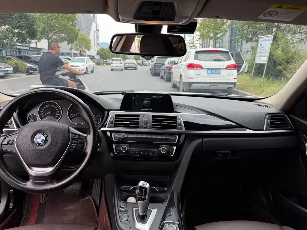 BMW 3 Series — миниатюра 9