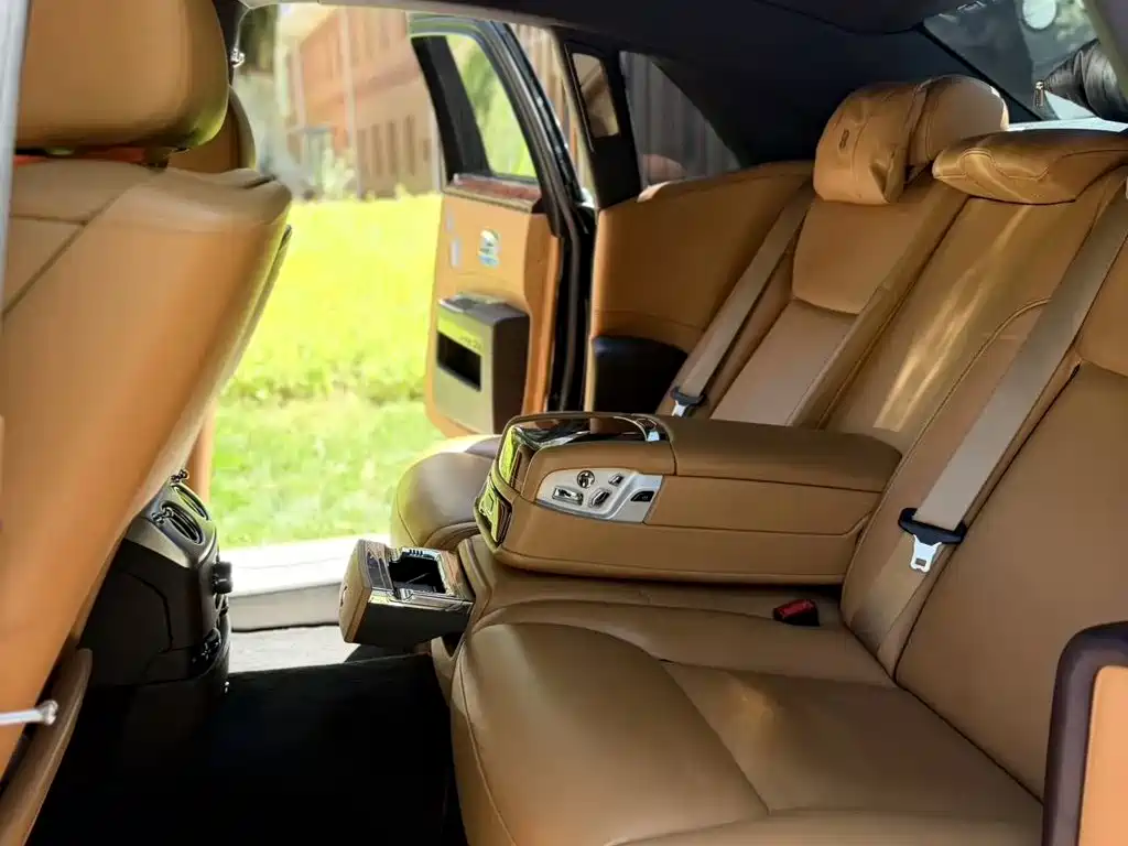 Rolls-Royce Ghost — миниатюра 6