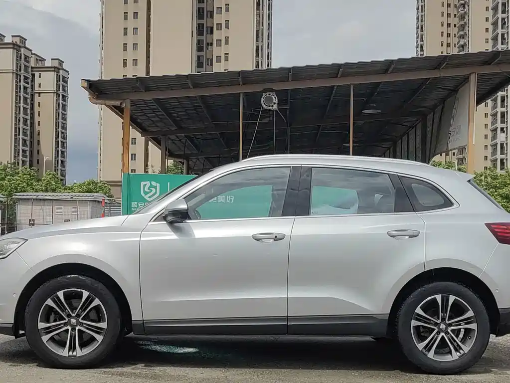 Borgward BX7 — миниатюра 7