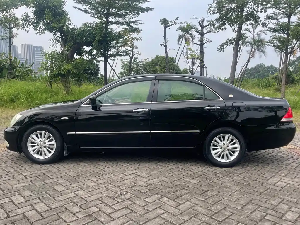 Toyota Crown — миниатюра 11