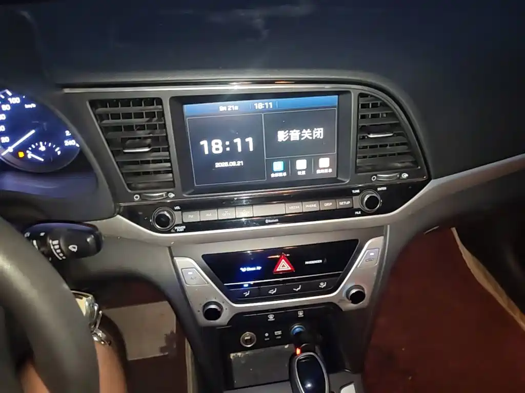 Hyundai Elantra — миниатюра 13