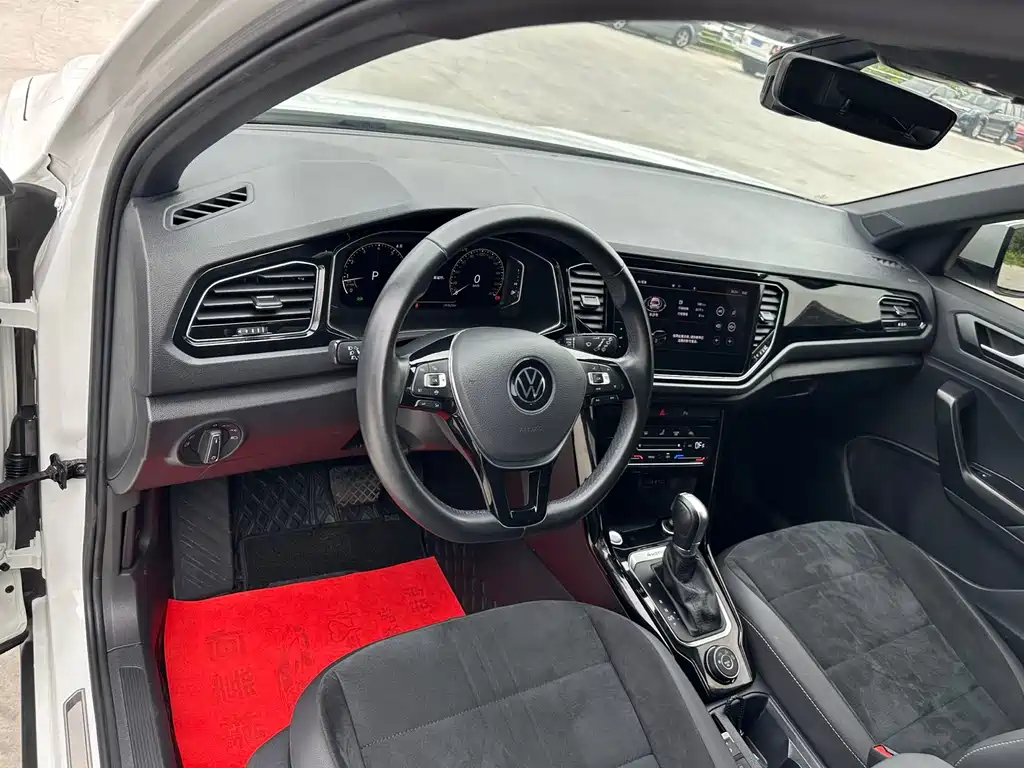 Volkswagen T-Roc — миниатюра 12