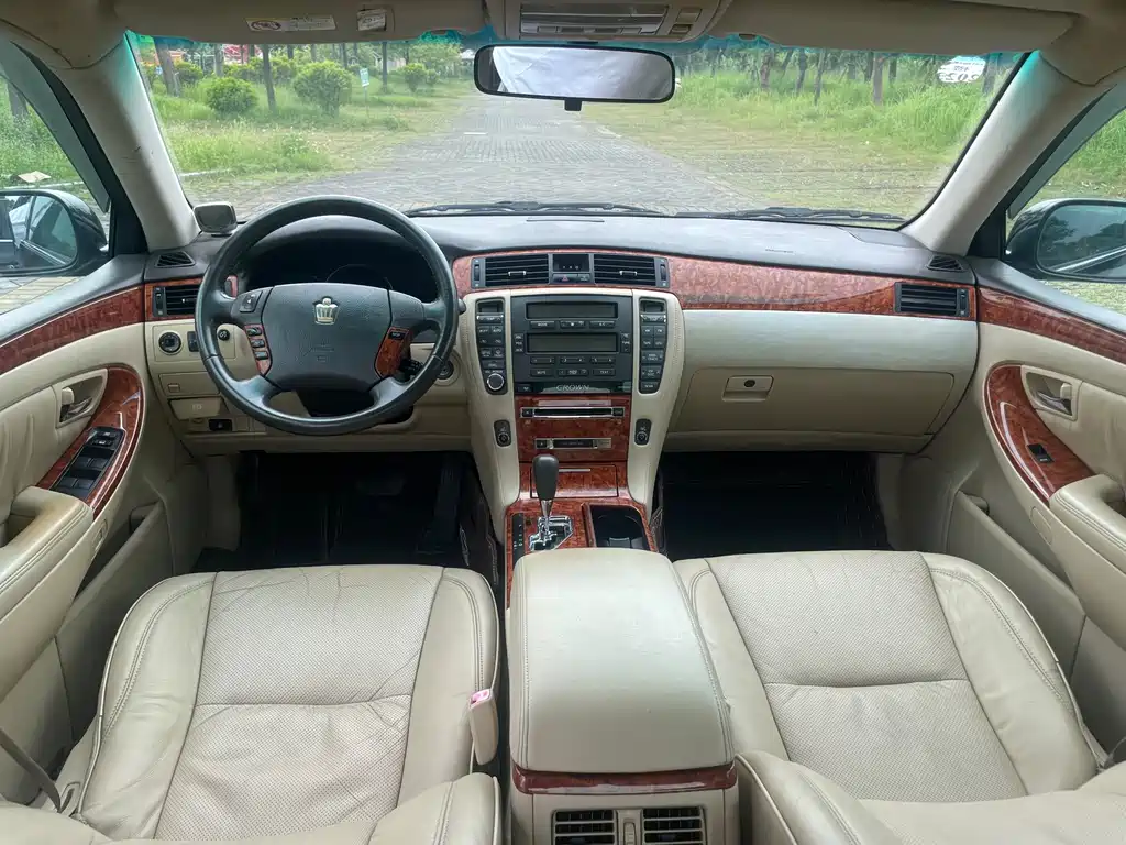 Toyota Crown — миниатюра 17