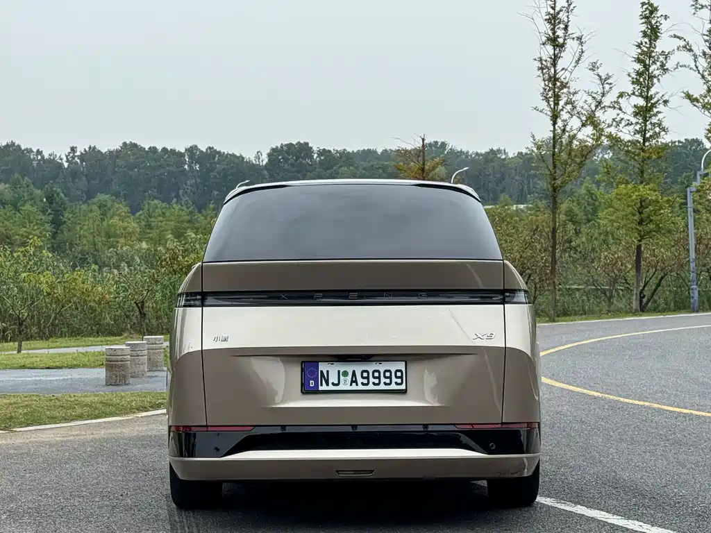 XPeng X9 — миниатюра 6