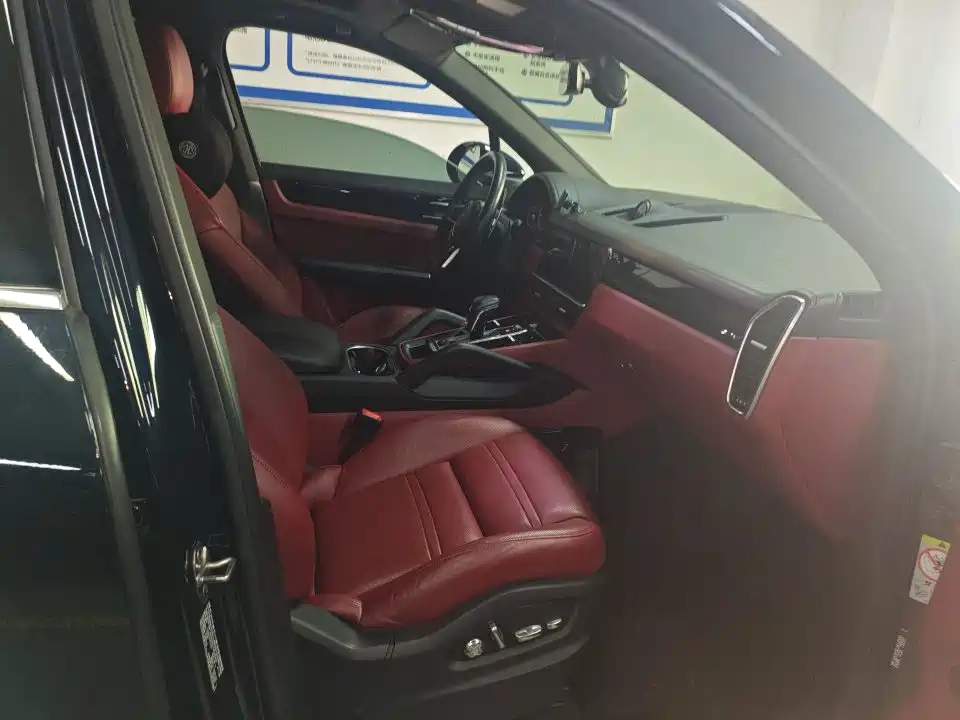 Porsche Cayenne — миниатюра 9