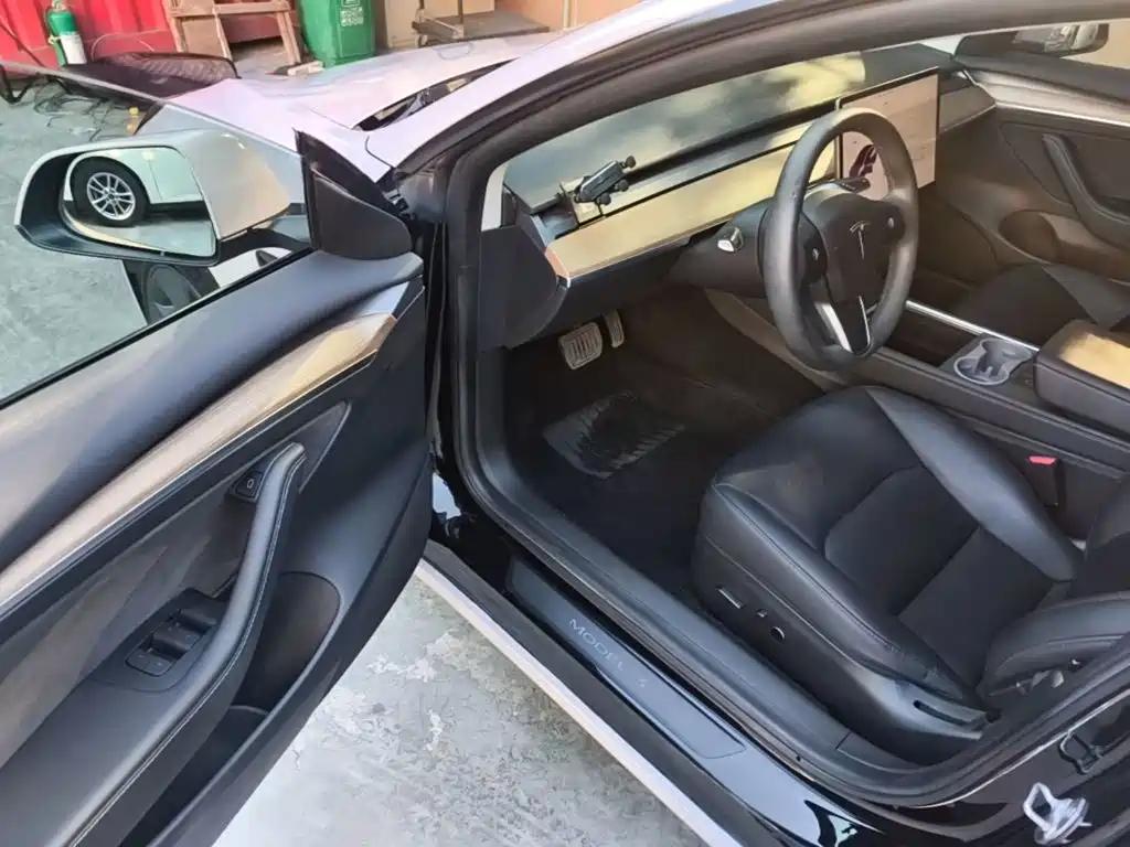 Tesla Model 3 — миниатюра 16