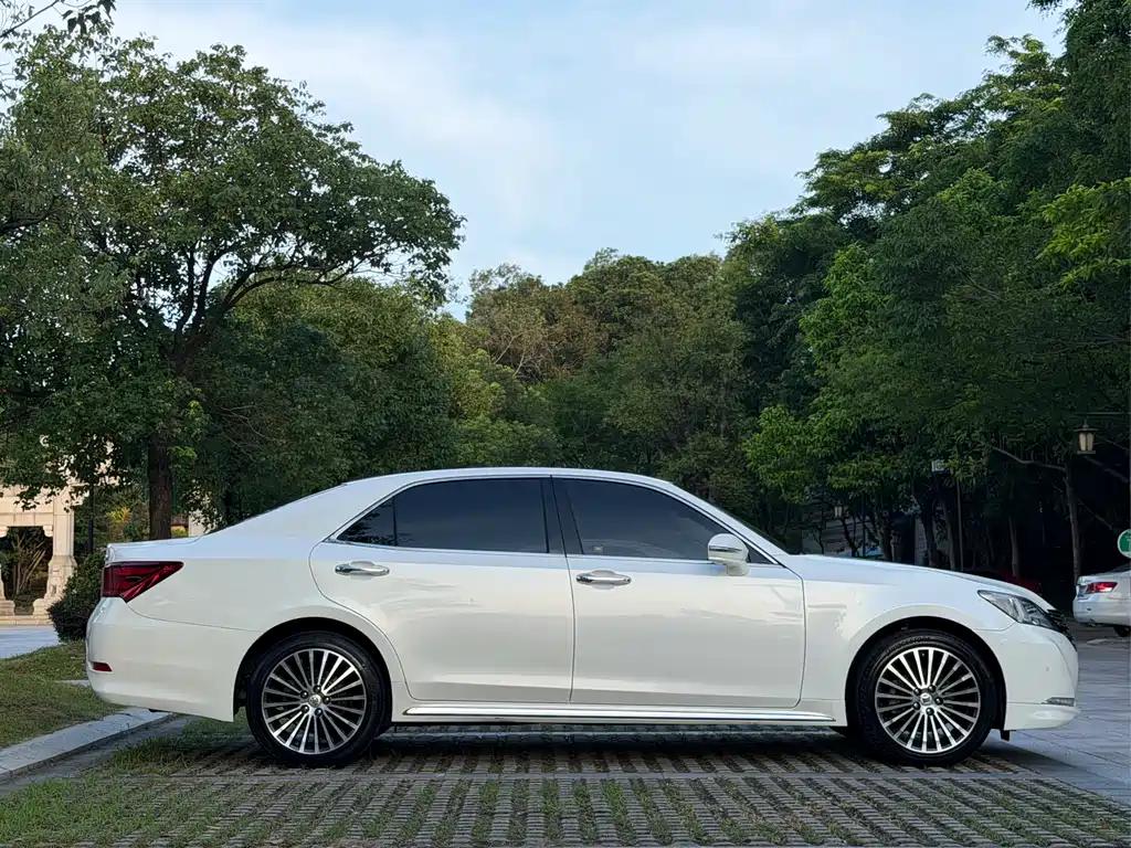 Toyota Crown 2018 2.0T Sport