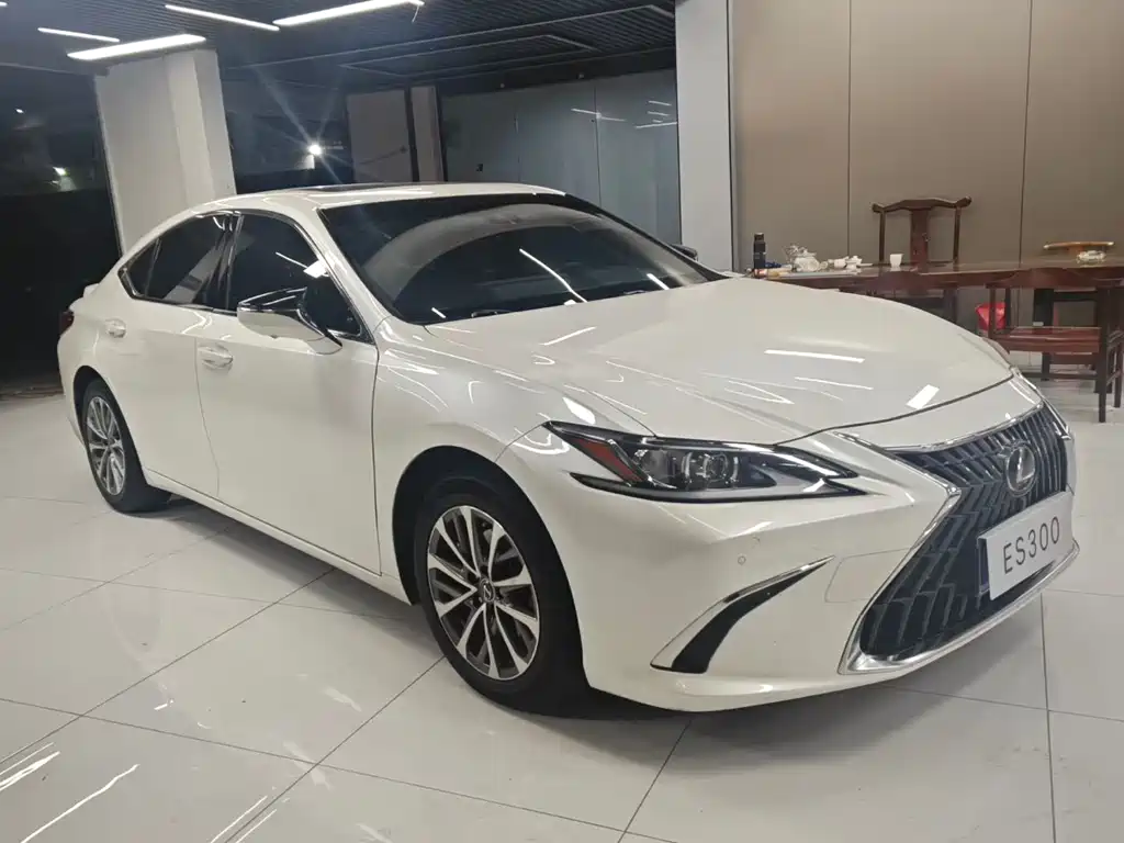 Lexus ES 2022 300h