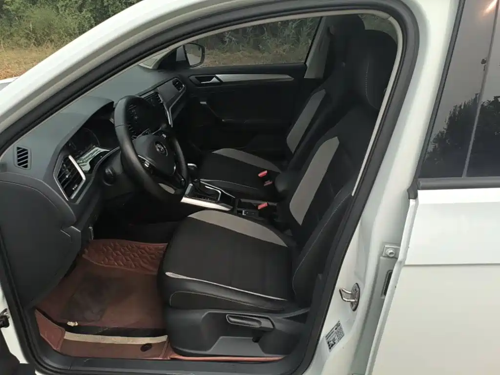 Volkswagen T-Roc — миниатюра 15