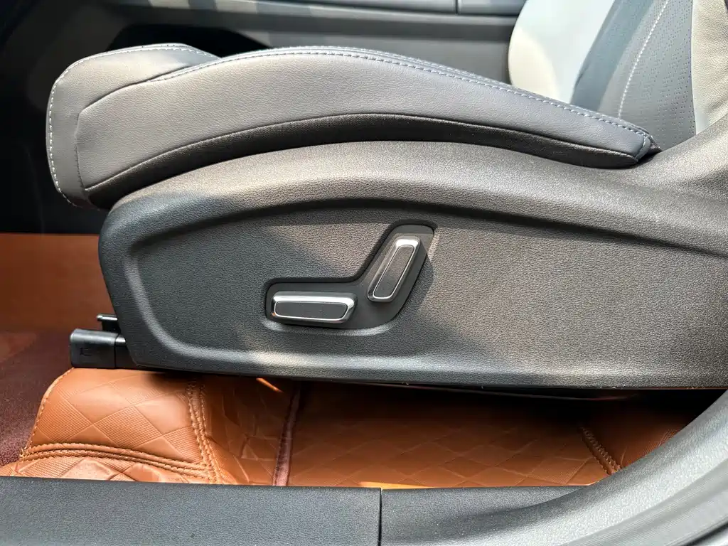 Geely Boyue L — миниатюра 16