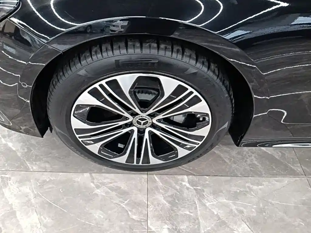 Mercedes-Benz E-Class — миниатюра 23