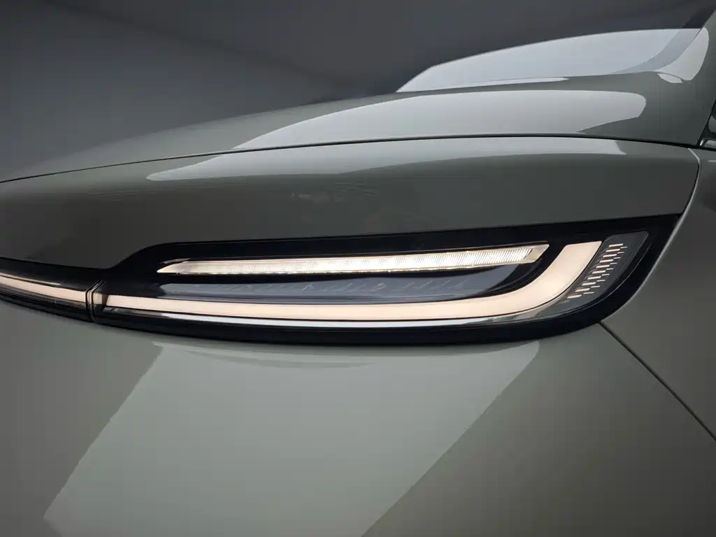 Baojun Yunduo — миниатюра 16