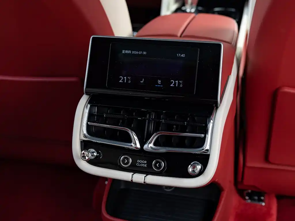 Bentley Bentayga — миниатюра 22