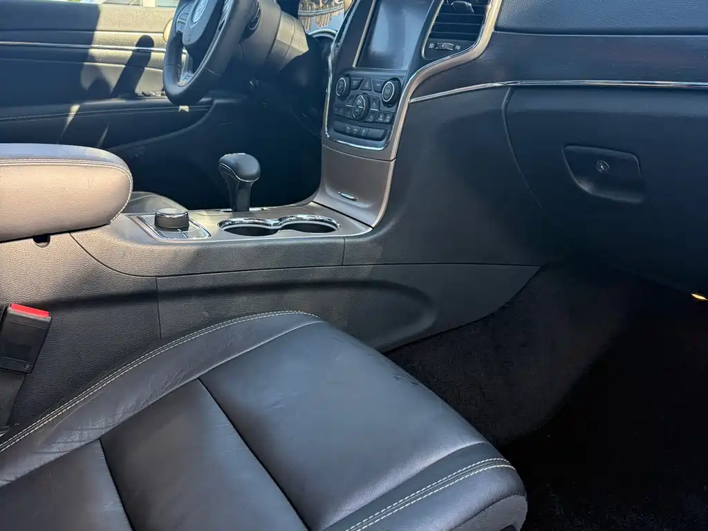 Jeep Grand Cherokee (Import) — миниатюра 18