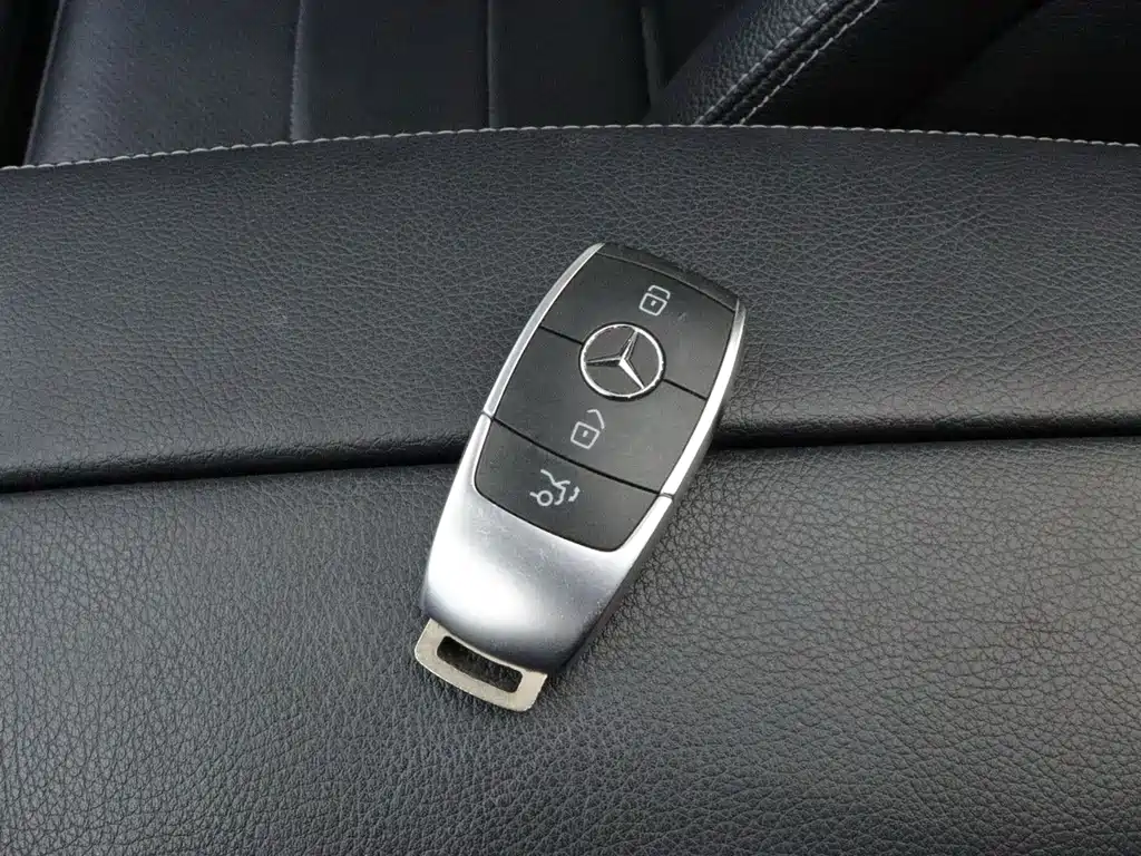 Mercedes-Benz C-Class — миниатюра 14