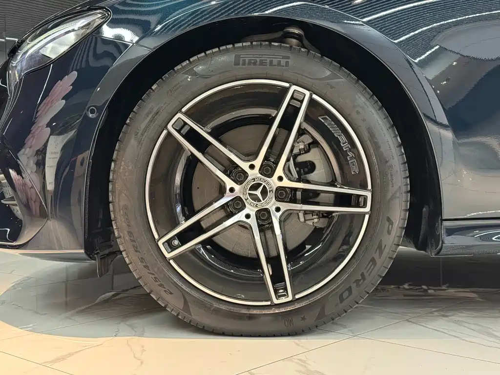 Mercedes-Benz E-Class — миниатюра 18