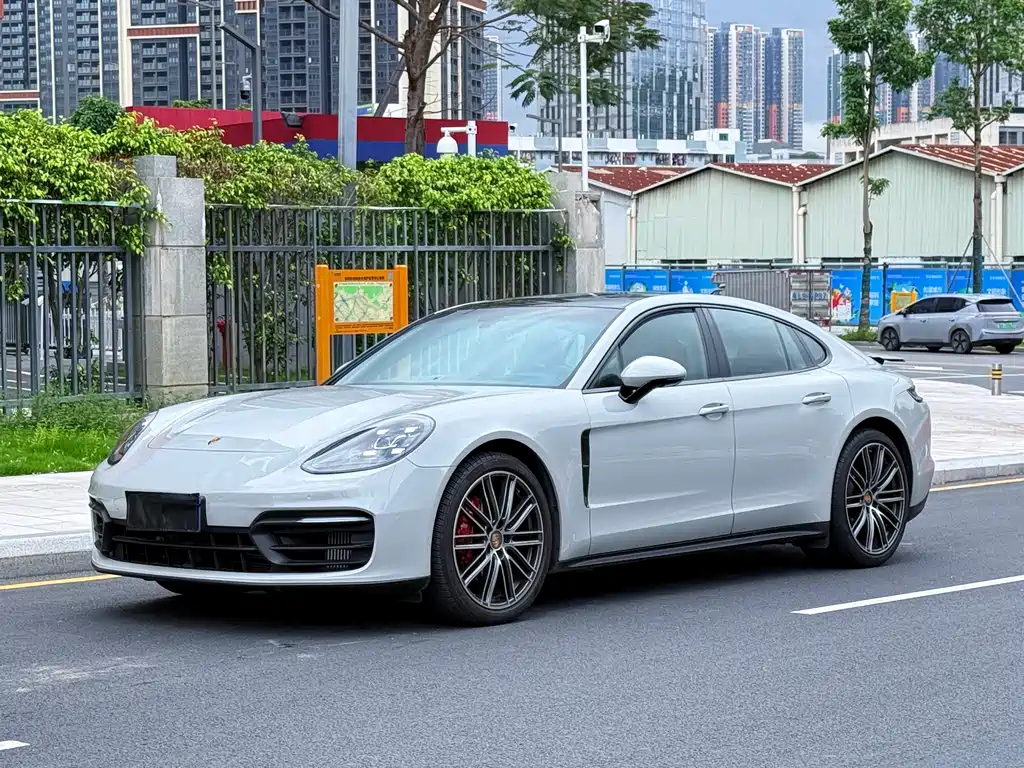 Porsche Panamera 2022