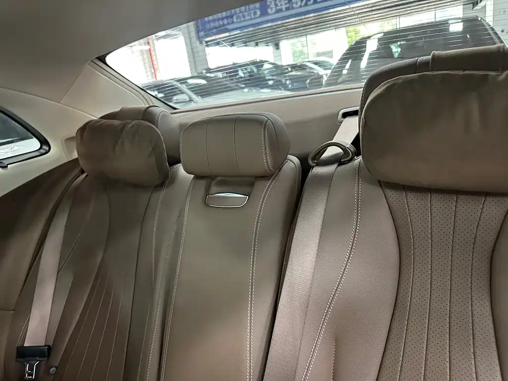 Mercedes-Benz E-Class — миниатюра 12