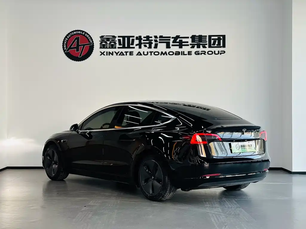 Tesla Model 3 — миниатюра 5