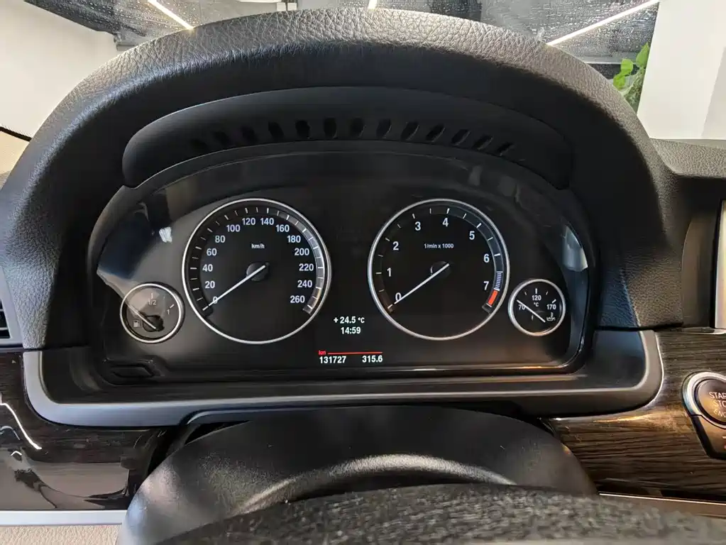 BMW 5 Series — миниатюра 13