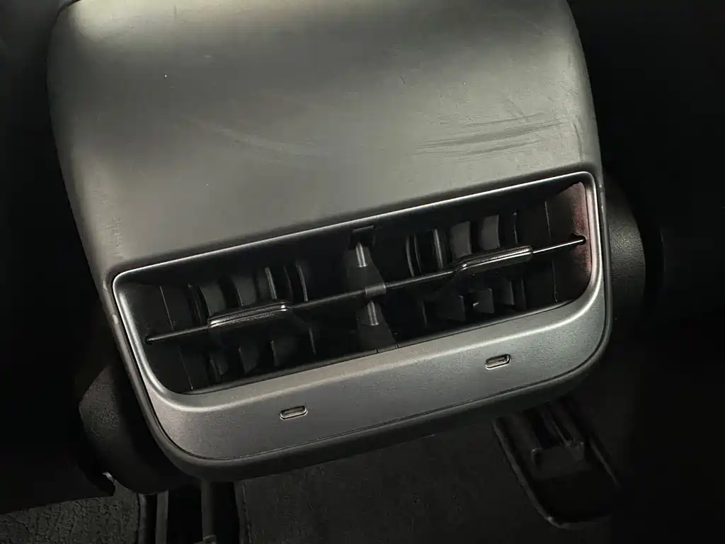 Tesla Model 3 — миниатюра 17