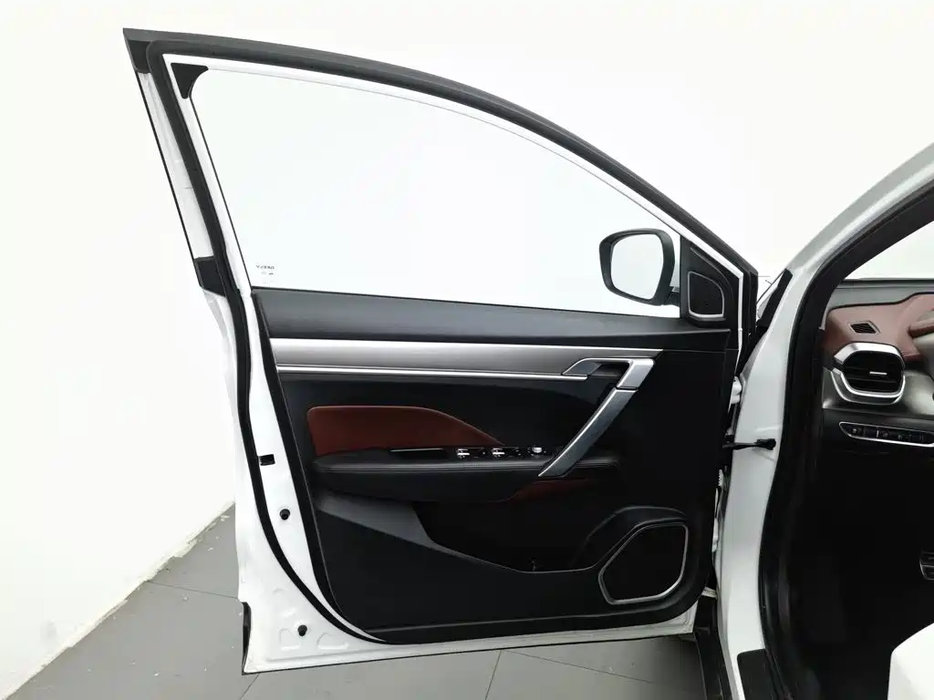 Geely Binyue — миниатюра 8