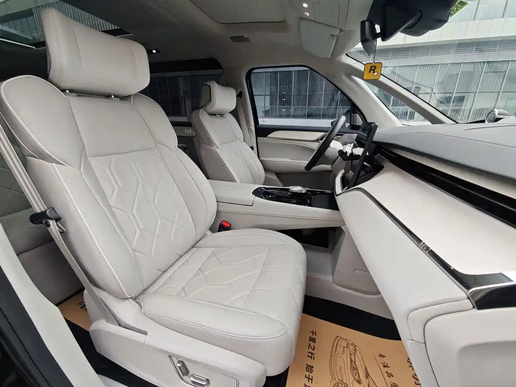 Volvo EM90 — миниатюра 26