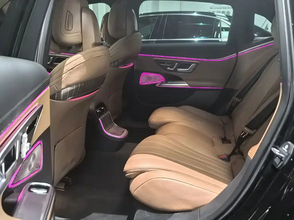 Mercedes-Benz E-Class — миниатюра 9