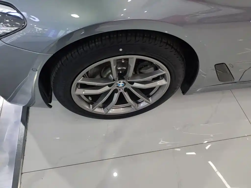 BMW 5 Series (Import) — миниатюра 23