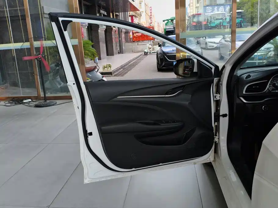 Buick Excelle — миниатюра 7