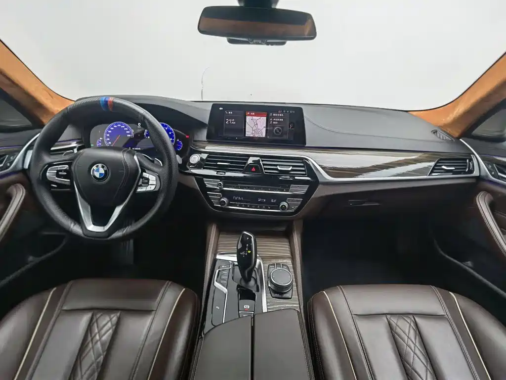 BMW 5 Series — миниатюра 5