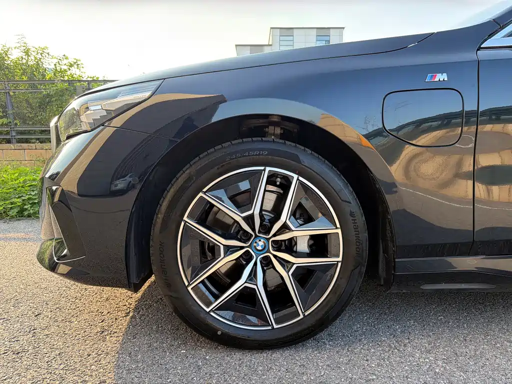 BMW i5 — миниатюра 5
