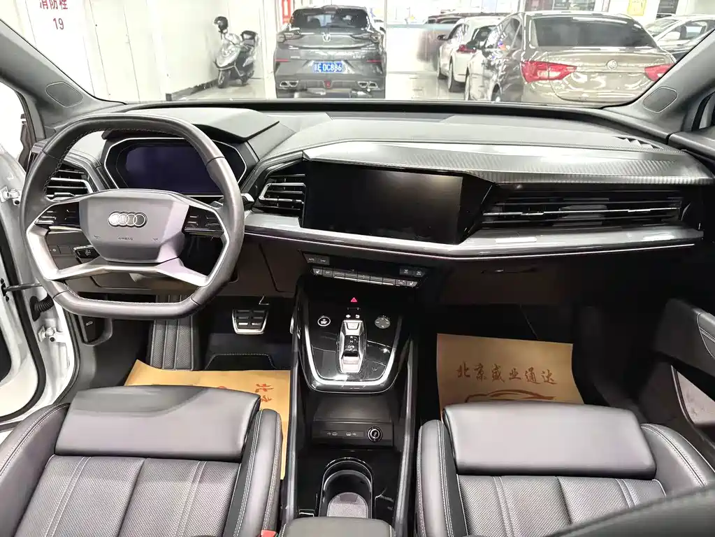 Audi Q4 e-tron — миниатюра 16