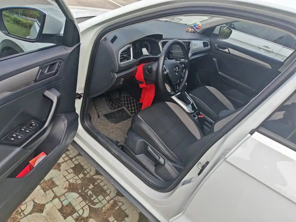 Volkswagen T-Roc — миниатюра 16