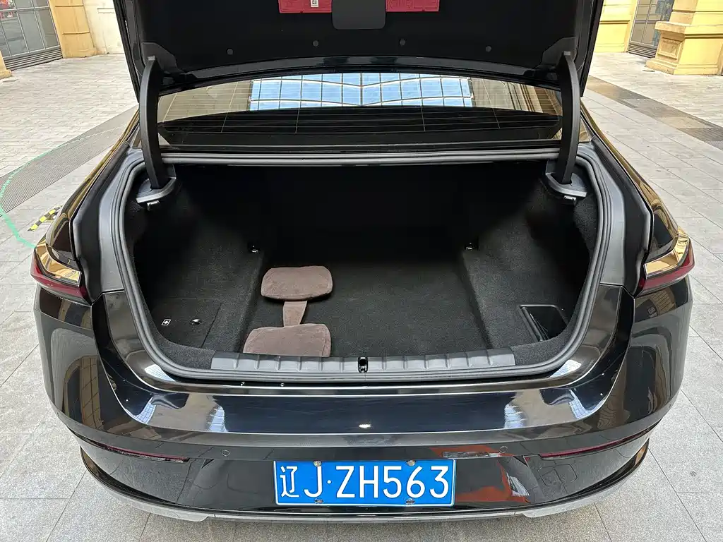 BMW 7 Series — миниатюра 15
