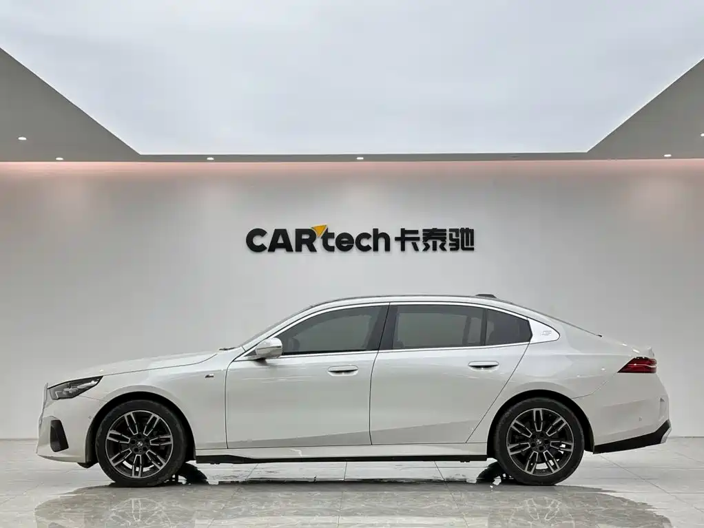 BMW 5 Series — миниатюра 2