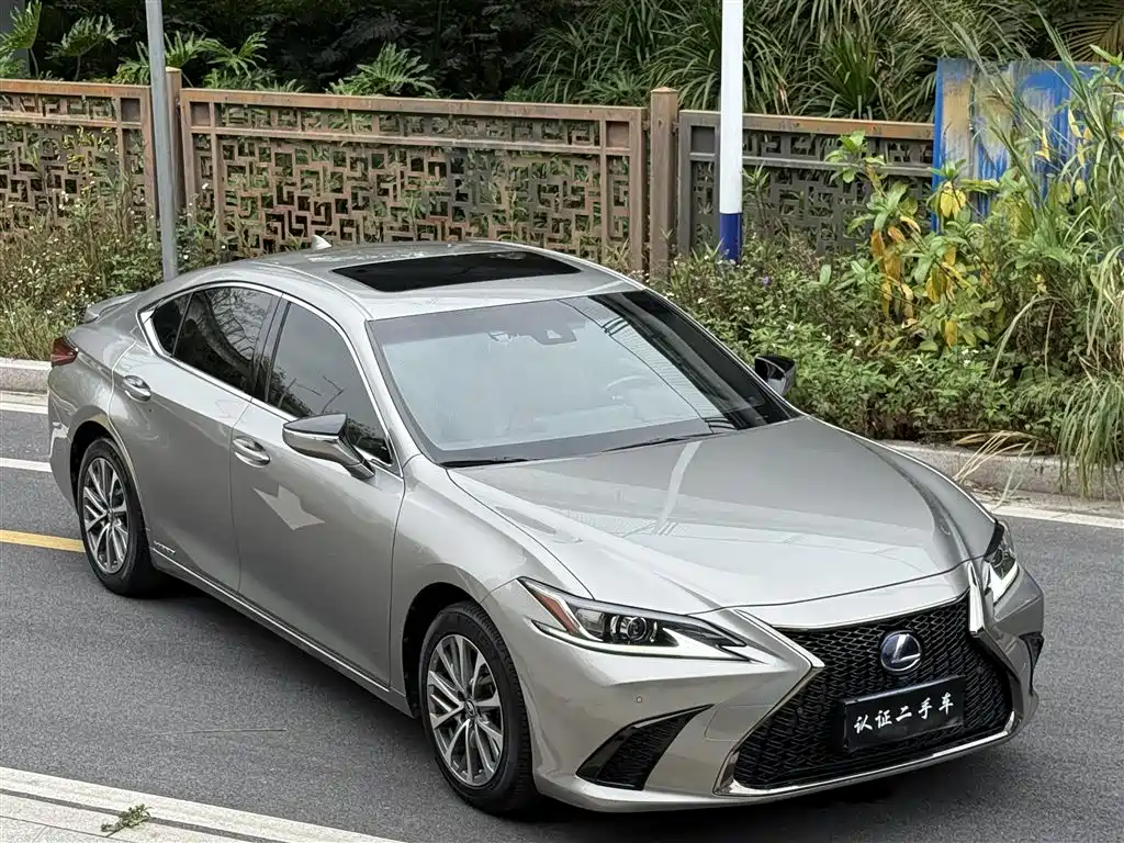 Lexus ES 2018 300h V