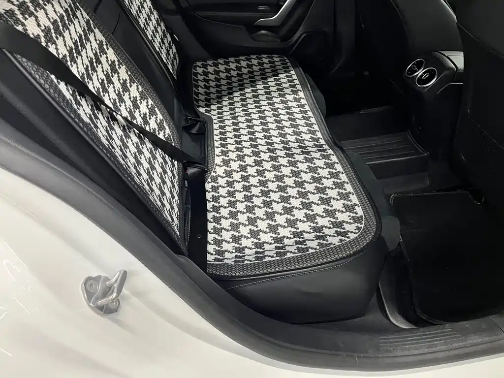 Mercedes-Benz A-Class — миниатюра 7