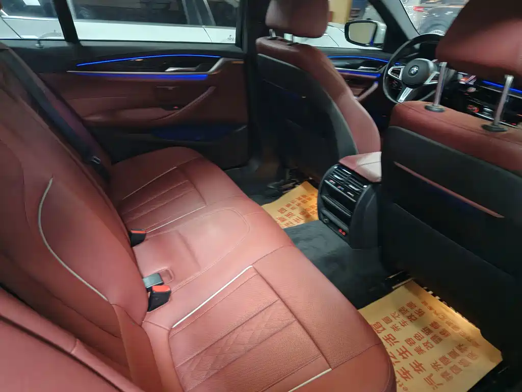 BMW 5 Series — миниатюра 12