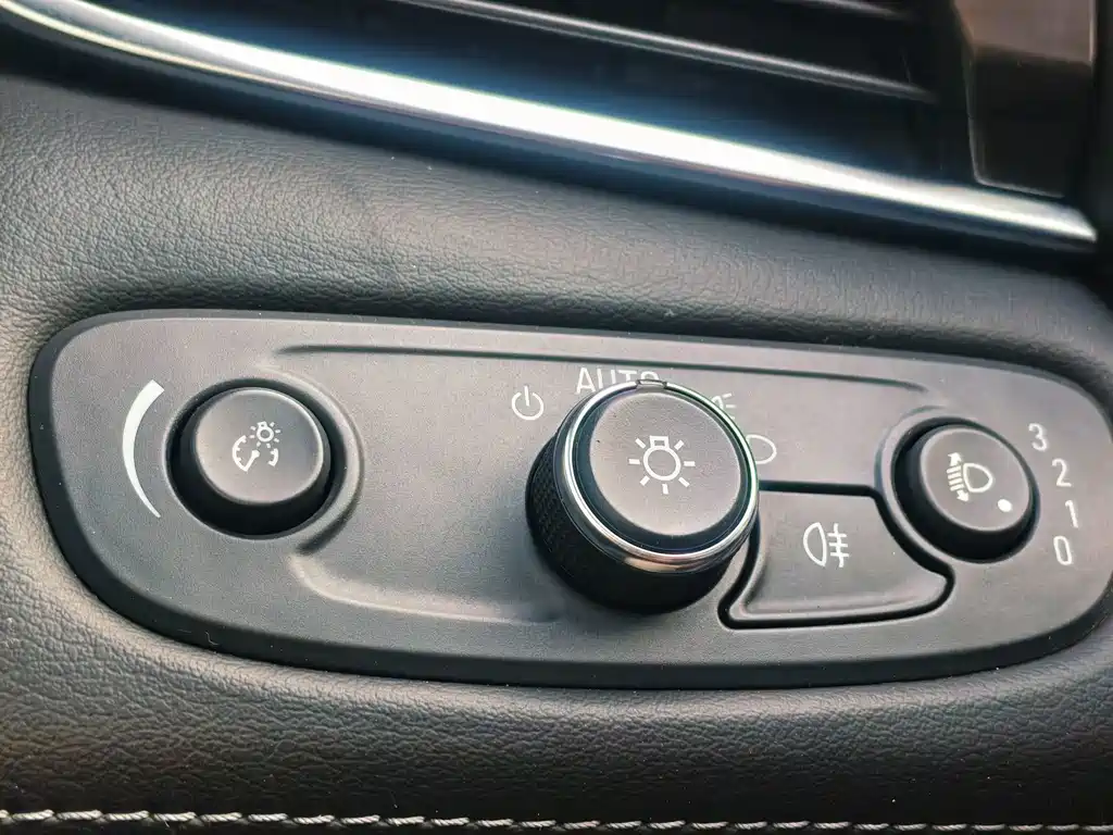 Buick LaCrosse — миниатюра 10