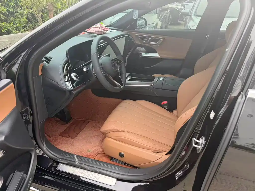 Mercedes-Benz E-Class — миниатюра 3