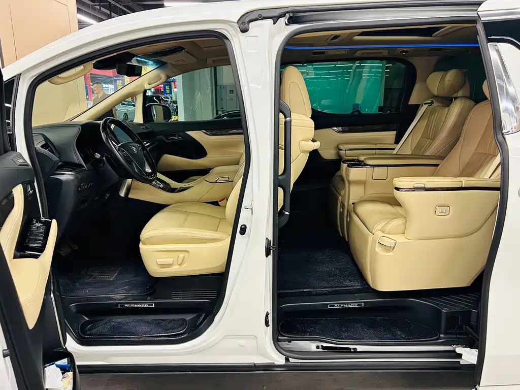 Toyota Alphard 2023 2.5L Premium