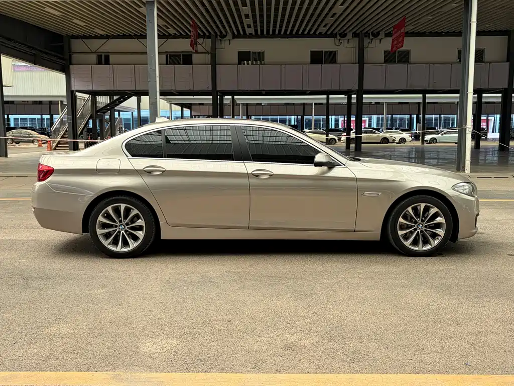 BMW 5 Series — миниатюра 4