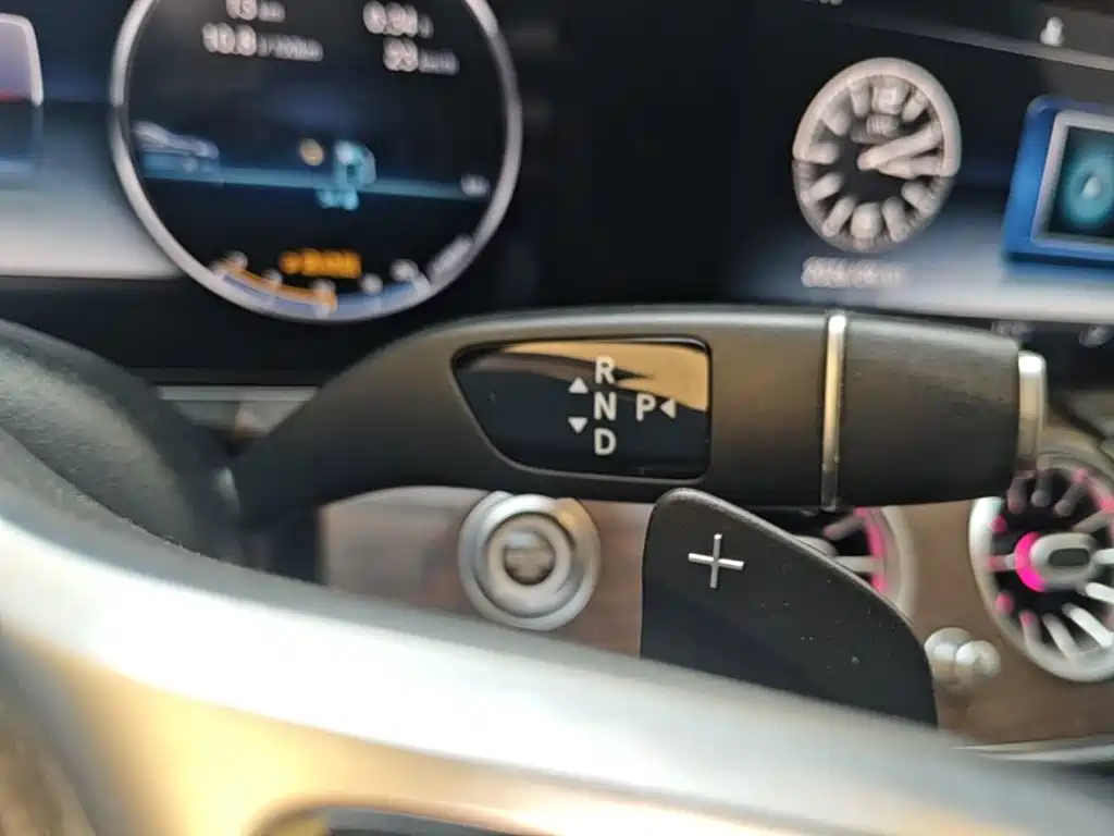Mercedes-Benz E-Class — миниатюра 14
